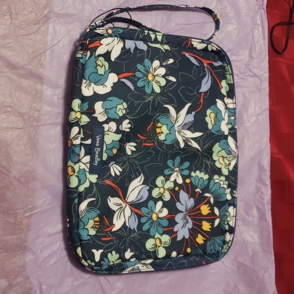 Vera Bradley lighten up wipes pouch 👝 - Picture 1 of 5